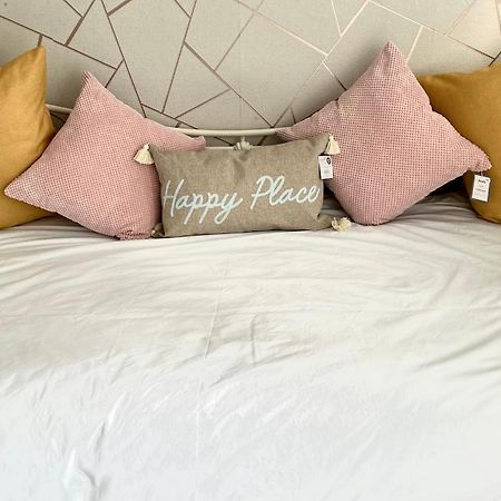 Happy Place With Kitchenette- Female Only London Exterior photo