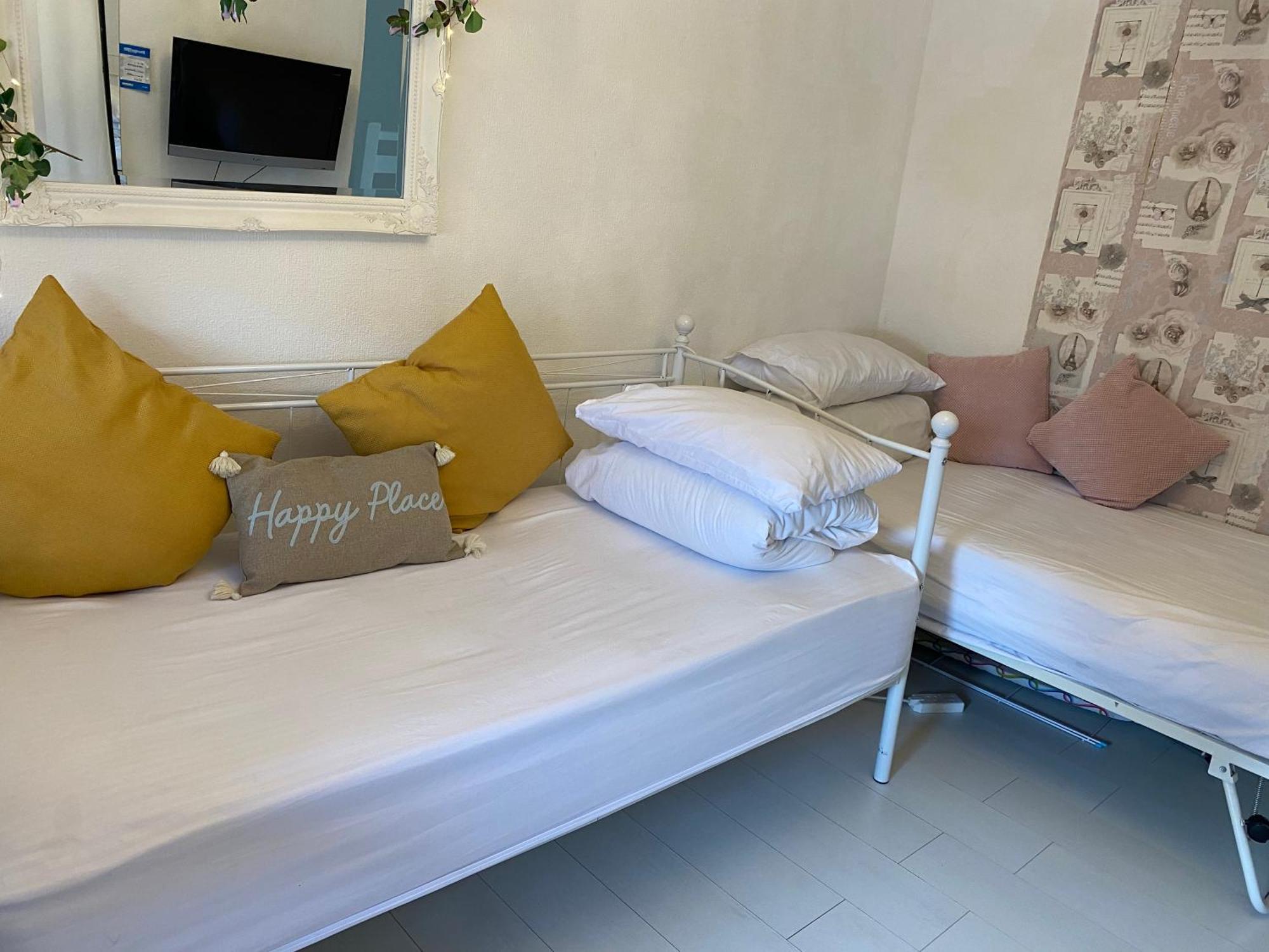 Happy Place With Kitchenette- Female Only London Exterior photo